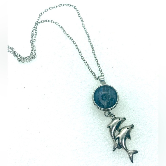 Necklace with dolphins charm & Handmade 20mm snap SN20 - Picture 3 of 4